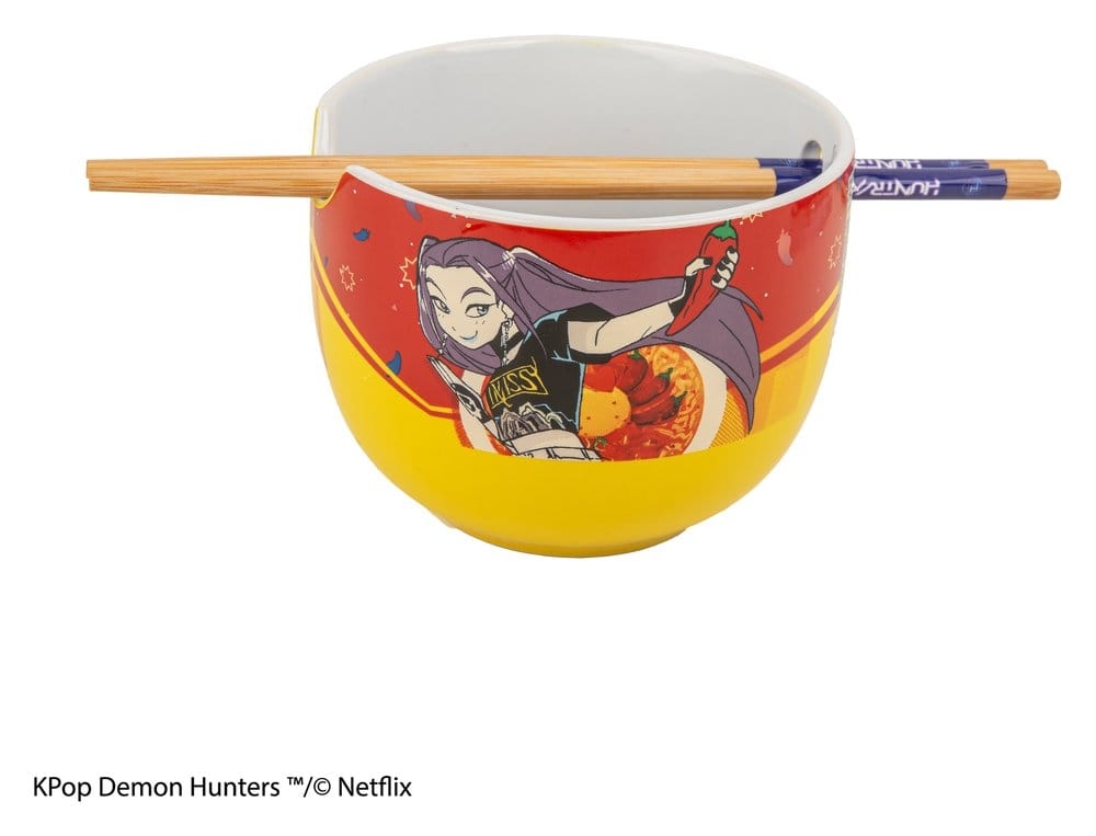 Gjør ramenpausen litt mer KPop Demon Hunters! Keramikkbolle med Mira Spice Queen-design og matchende spisepinner i bambus.