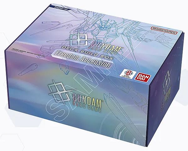 Bygg ditt eget Gundam Card Game-deck med Freedom Ascension Deck Build Box [SC01]! Boksen inneholder 125 utvalgte kort for deckbygging, fire Freedom Ascension [GD05] boosterpakker og tilbehøret du trenger for å komme i gang med spillet.